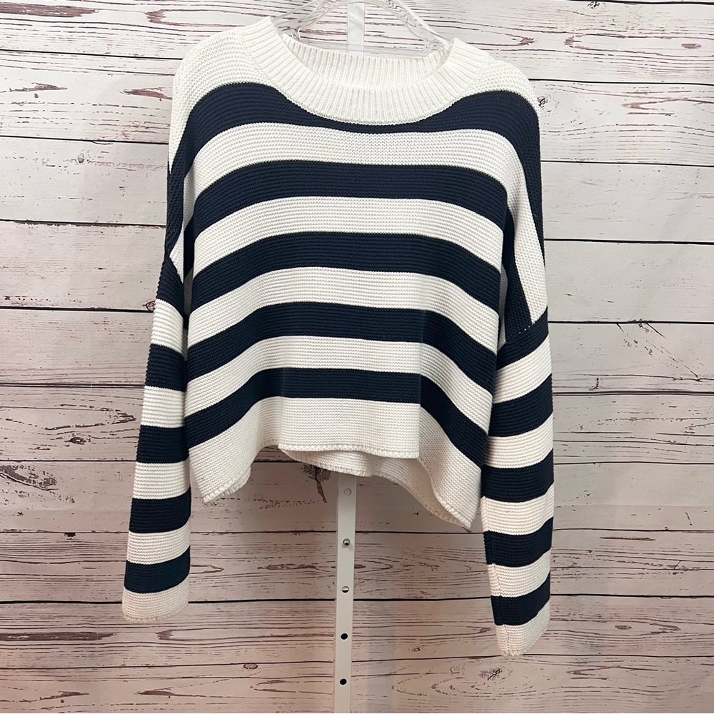 Moon & Madison Navy Blue and White Knit Sweater Size Medium